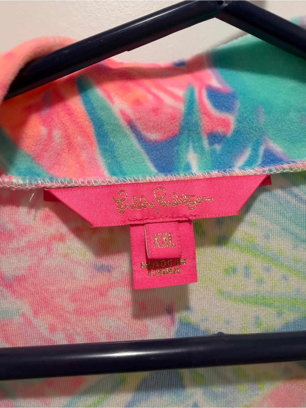Lilly Pulitzer- Elaine Velour Robe Gecko Green Tiger Sunrise - Picture 3 of 3